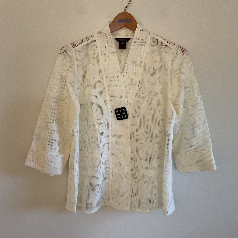Multiples Vanilla Sophisticated Lady Embroidered Lace Crochet Blouse Cover Up S